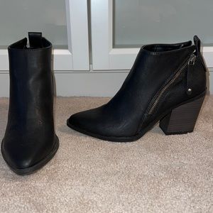 Universal Thread - lightly used - black zippered boots
